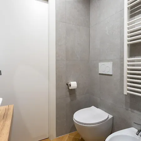 Chiara's House - 600m To Metro B, Tiburtina Station 아파트 *